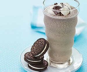 Cookies-and-Cream Milk Shakes