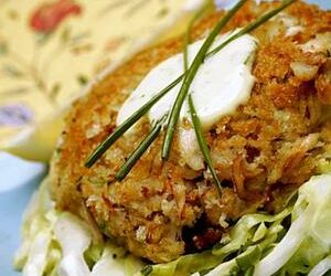 Mendo Bistro’s Crab Cakes With Cabbage