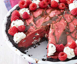 Berry Cookies-and-Cream Ice Cream Pie