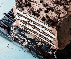 Mint-Chocolate Ice Cream Sandwich Cake