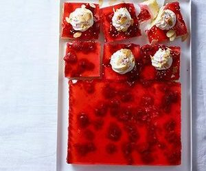 Jelly & custard trifle squares