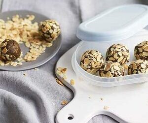 Nut & raisin protein balls