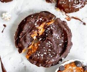 Rice Cake with Dulce de Leche and Dark Chocolate