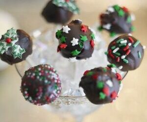 Christmas brownie lollipops