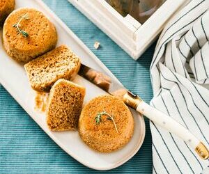 thyme syrup drenched mini cakes | V + GF