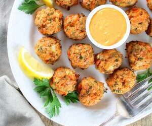 Mini Baked Salmon Cakes with Sriracha Lemon Aioli Appetizer