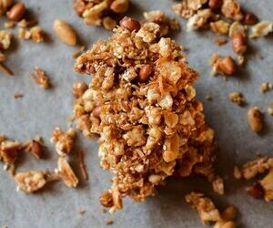 Coconut rice cake granola