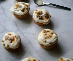 Hummingbird cupcakes with coconut and passion fruit